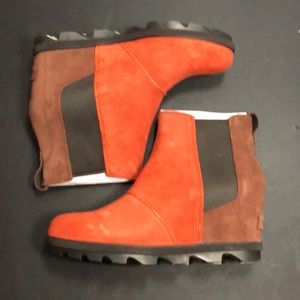 LADIES 9 SOREL JOAN OF ARCTIC WEDGE II RED BOOTS